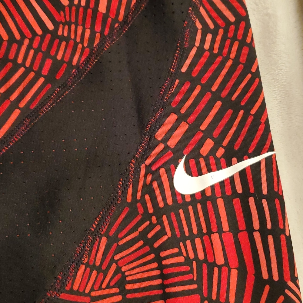 Nike Pro Capris - Picture 3 of 9